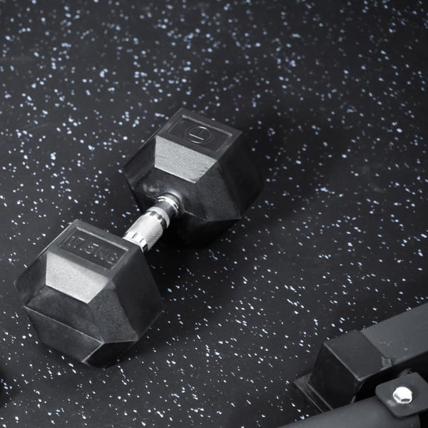 FitNord Kumimatto musta 4 mm (10m rulla) valkoisilla pilkuilla 4
