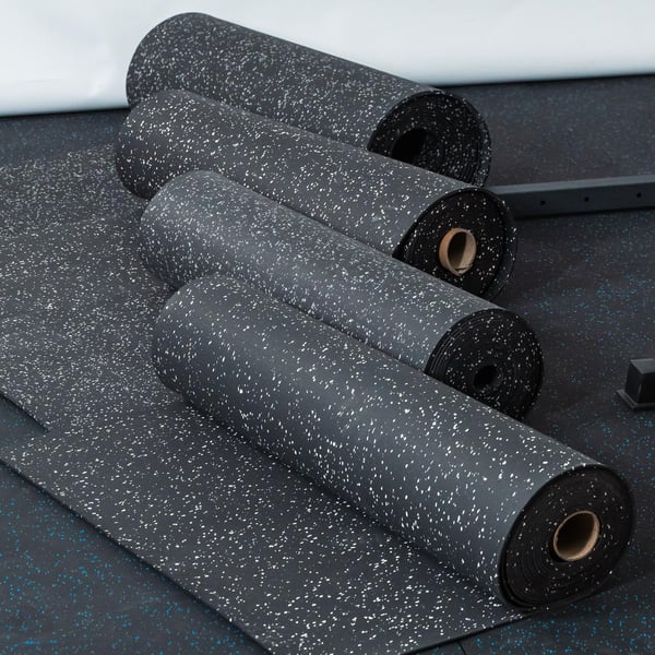 FitNord Kumimatto musta 4 mm (10m rulla) valkoisilla pilkuilla 5